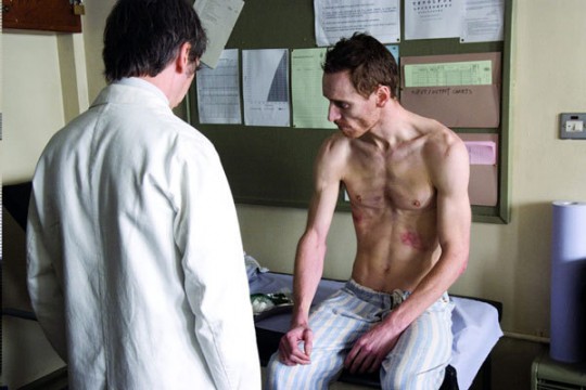 O Michael Fassbender στο ρόλο του ως απεργός πείνας