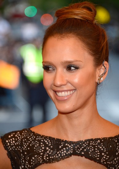 Jessica-Alba-earrings