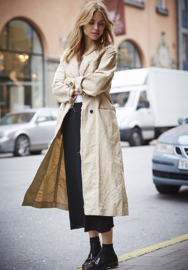 street looks για πάρετε μερικές ιδέες για το πως μπορείτε να συνδυάσετε την καμπαρντίνα με τις must τάσεις της χειμερινής σεζόν 2015-16