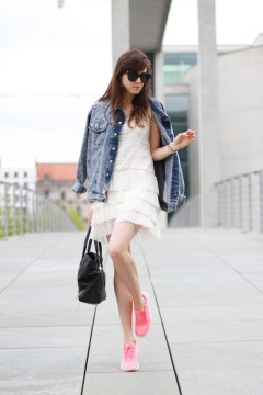 neon-sneakers-street-style
