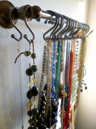 shower-hooks-necklace