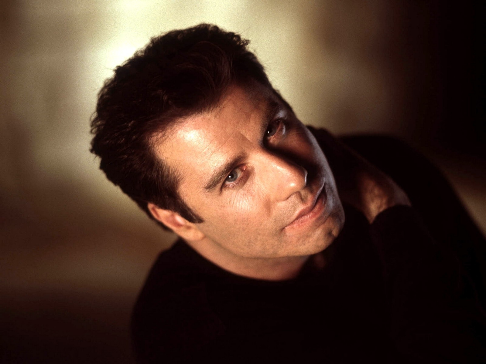 john_travolta_wallpaper_6-1600x1200