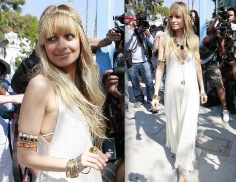 H Nicole Richie λατρεύει το boho look & τα head-bands