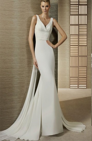 slim-fitting-wedding-gown
