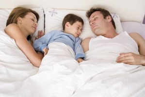 child-sleeping-parents