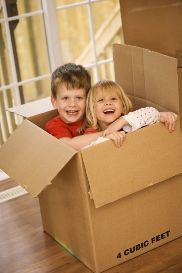 kids-in-moving-box