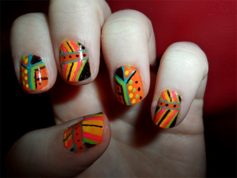 tribal-fluo-manicure