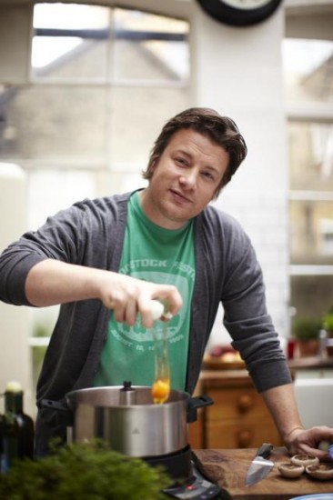 O Jamie Oliver ετοιμάζει πρωινό στο Home Cooker