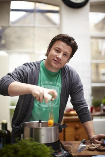 O Jamie Oliver ετοιμάζει πρωινό στο Home Cooker