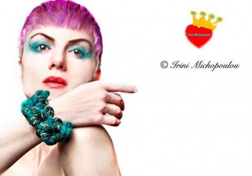 H Ειρήνη Μιχοπούλου φορά το emerald bracelet