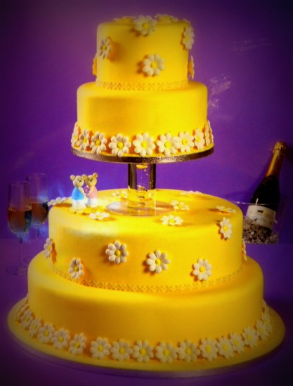 Κίτρινη γαμήλια τούρτα Δεληολάνης