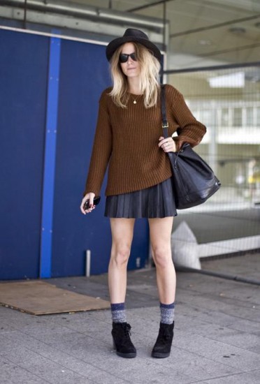 baggy-knit-pleated-leather-skirt