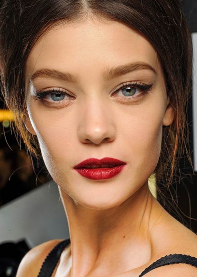 dolce-gabbana-fall-2013-makeup-look-2