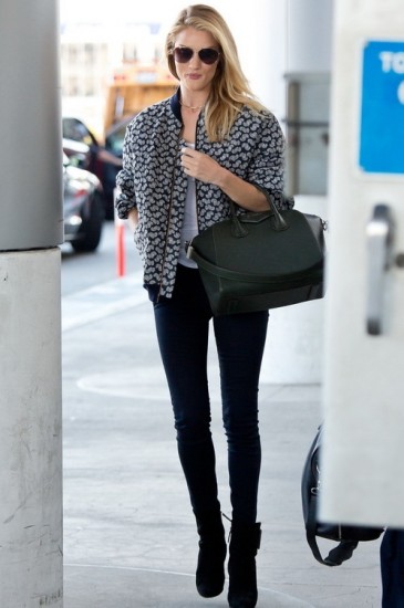 H Rosie Huntington-Whiteley με bomber jacket