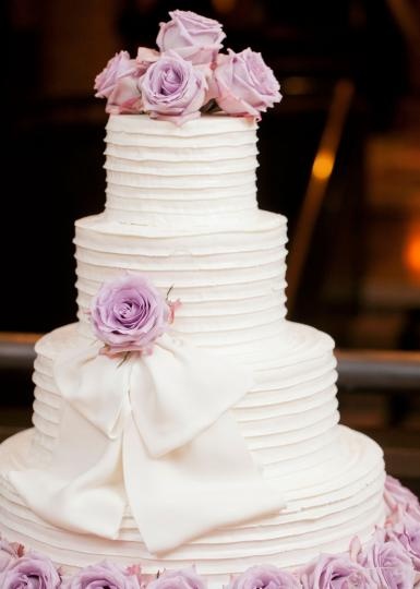 wedding-cake-purple-flowers