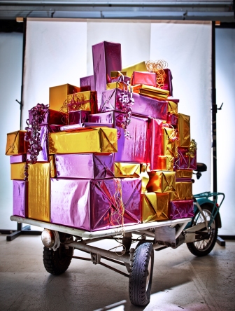 SNÖMYS τσάντα δώρου, Άγιος Βασίλης 2,99€  SNÖMY Sκορδέλα 1,99€  SNÖMYS ρολό περιτυλίγματος 1,99€  SNÖMYS κορδέλα 3,99€  SNÖMYSκουτί δώρου 4,99€/3 τεμ 