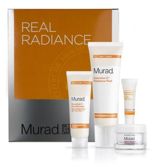 Η ειδική συσκευασία Real Radiance Holiday Kit (59€)