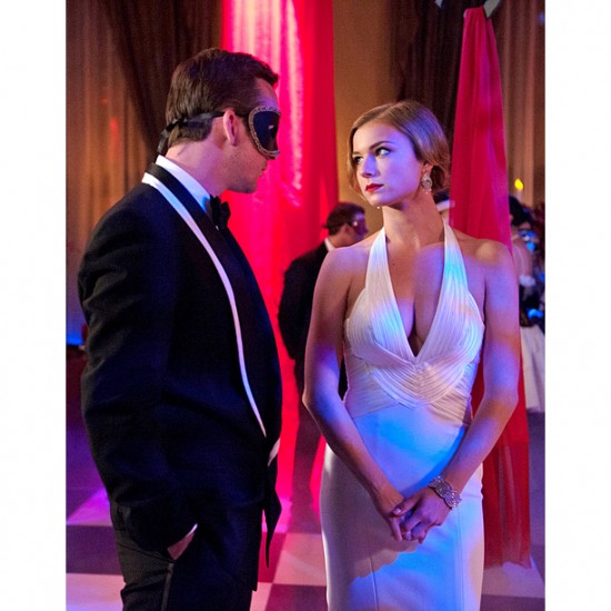 Revenge-emily-thorne-cleavage-dress