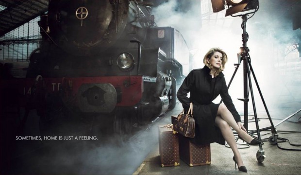 Η Catherine Deneuve, διαχρονικό σύμβολο της γαλλικής κομψότητας έχει πρωταγωνιστήσει σε καμπάνια της Louis Vuitton