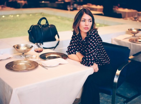 H Sofia Coppola δημιούργησε της δική της συλλογή για τη Louis Vuitton & πρωταγωνίστησε στην αντίστοιχη καμπάνια