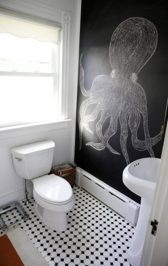 bathroom-chalkboard-wall