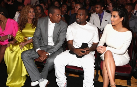 Ο Kanye West από την αρχή θέλησε οι καλοί του φίλοι Jay Z και Beyonce να δεχτούν την Kim Kardashian