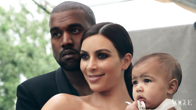 O Kanye West ποζάρει μαζί με την Kim Kardashian και την κόρη τους North για τη Vogue