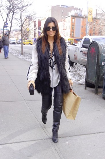Kourtney Kardashian all smiles while out shopping in SoHo, NYC
