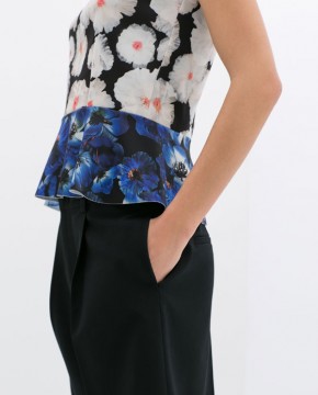 Mπλούζα peplum με στάμπα Zara (12,95€)