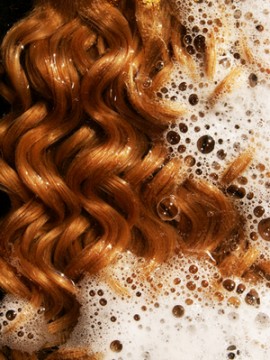 Η πολυαιθυλενογλυκόλη (PEG) περιέχεται σε πολλά προϊόντα για τα μαλλιά αλλά επίσης και σε καθαριστικά φούρνων! 