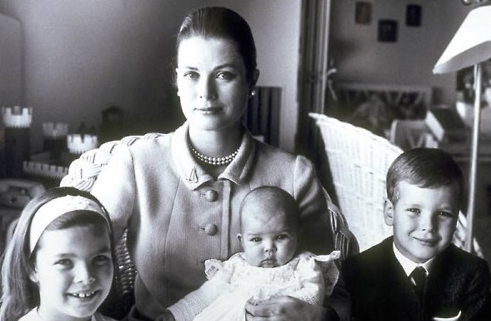Η Πριγκίπισσα Γκρέις του Μονακό με τα παιδιά της