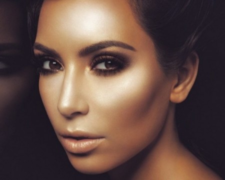 Χαρακτηριστικό μακιγιάζ της Kim Kardashian