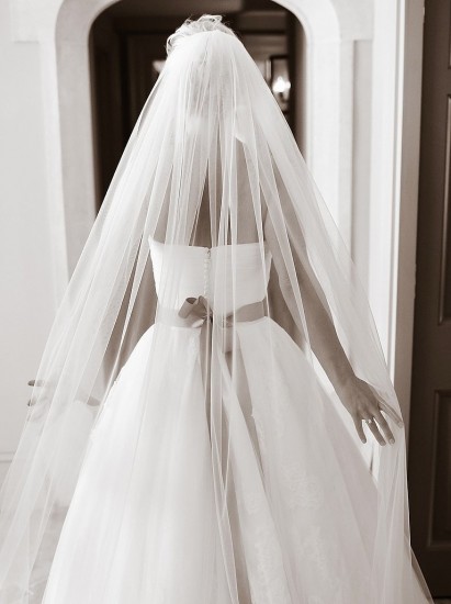 Classic-Veil-Shot-From-Behind