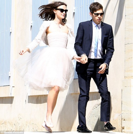 Keira Knightley και James  Righton την ημέρα του γάμου τους