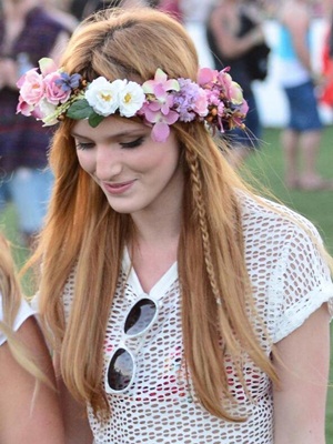 H Bella Thorne ακολούθησε το Lana Del Rey στυλ στο φετινό Coachella