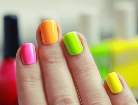 neon-colors-mani