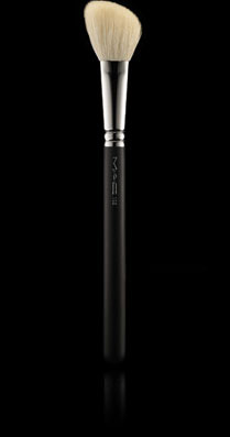 #168 Large Angled Contour Brush Mac Cosmetics