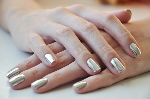 metallics-manicure