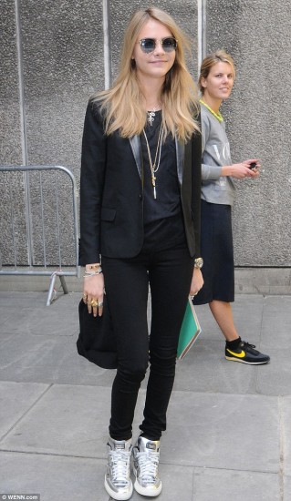 cara-delevingne-style-sporty-chic-2