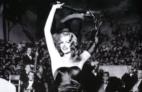 H Rita Hayworth στη θρυλική σκηνή της Gilda