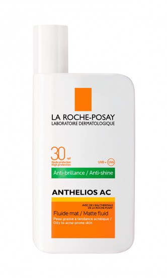 Η αντηλιακή κρέμα προσώπου ANTHELIOS AC FluidMat SPF 30, με Ιαματικό νερό της La Roche-Posay, προσαρμοσμένη στις ανάγκες του λιπαρού δέρματος με τάση ακμής, προσφέρει υψηλή προστασία ενάντια στις ακτίνες UVA/UVB