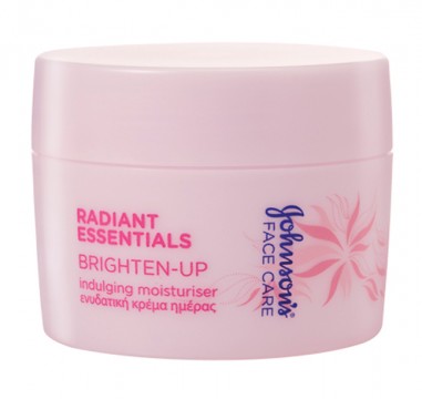 Johnson's Radiant Essentials Bedtime Beauty Πλούσια κρέμα νυκτός: Προσφέρει συνεχή ενυδάτωση καθ΄ όλη τη διάρκεια της νύχτας. Περιέχει γάλα κάκτου & έλαιο αργκάν