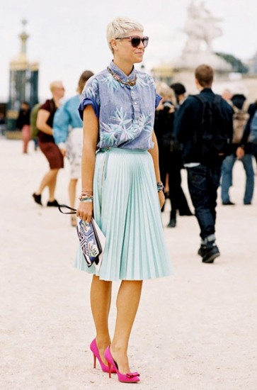 plead-skirt-denim-shirt-work-look