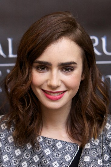 Lily-Collins-curly-hair