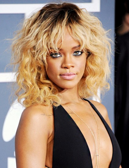 rihanna-curly-hair