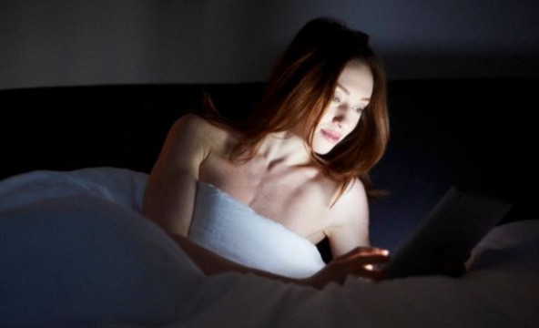 smartphone-bed