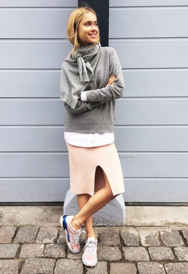 Casual chic look με sneakers