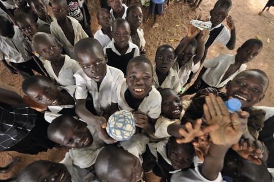 Η War Child συμβάλλει στην εκπαίδευση των παιδιών της Ουγκάντα