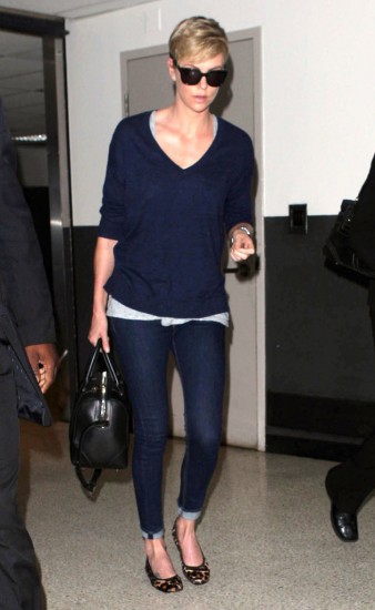 charlize-theron-airport-style