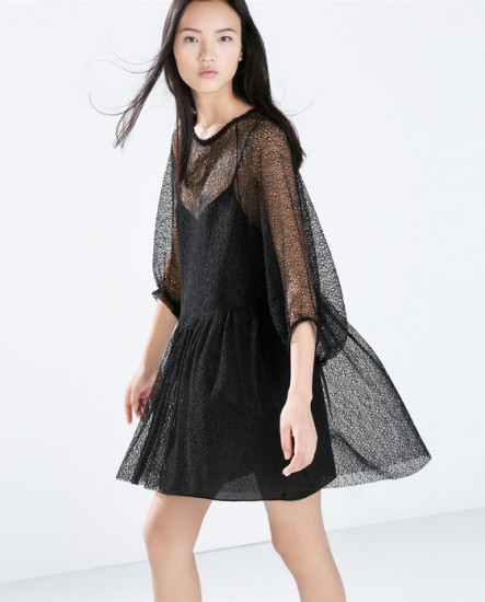 Αραχνοΰφαντο Studio Dress Zara (69,95€)